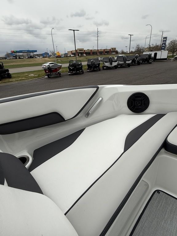 2025 Yamaha Boats AR195 - Image 14