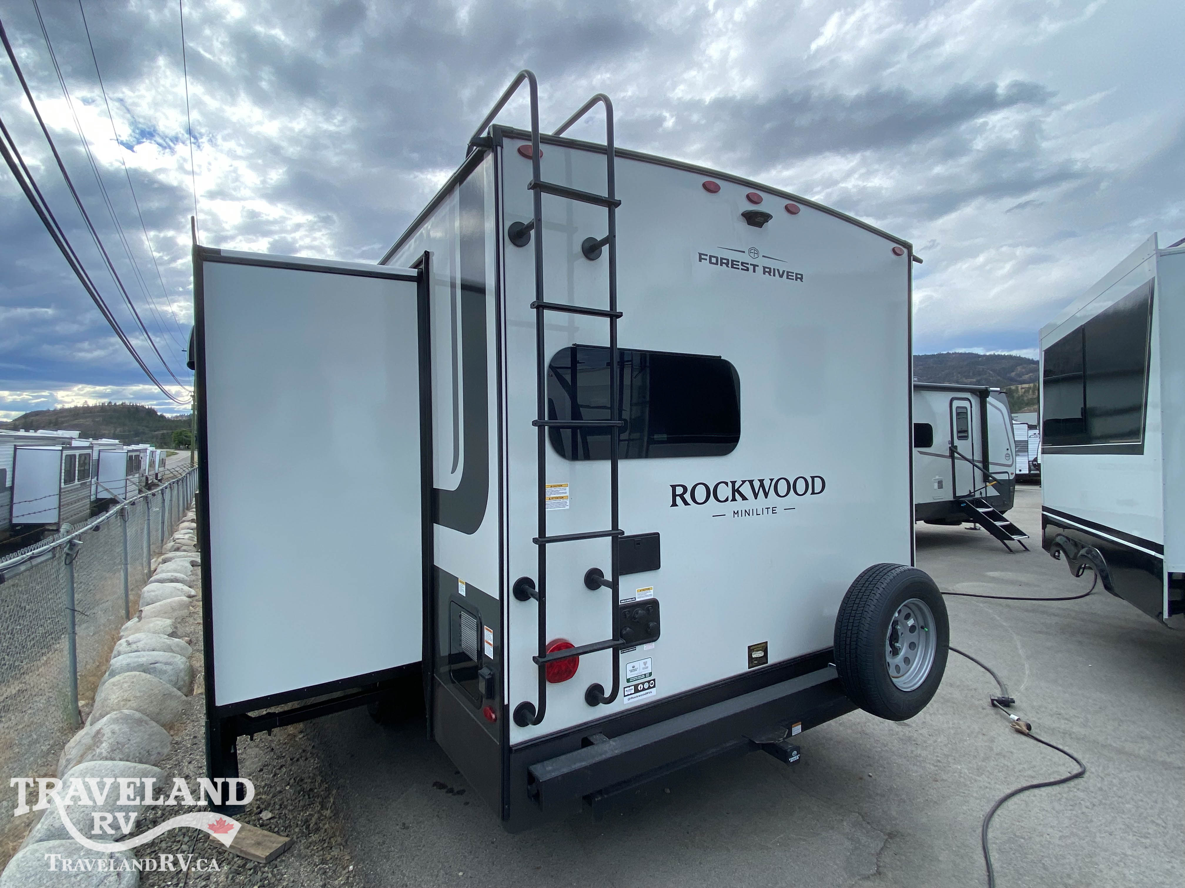 2027 Forest River Rockwood Mini Lite 2522FB - Image 6