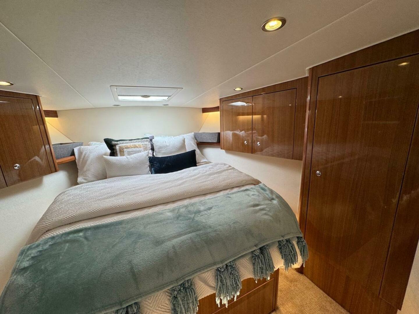 2007 VIKING 52 Convertible Base - Image 23