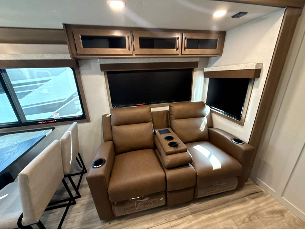2027 VENTURE RV SPORTTREK 354VBH - Image 16