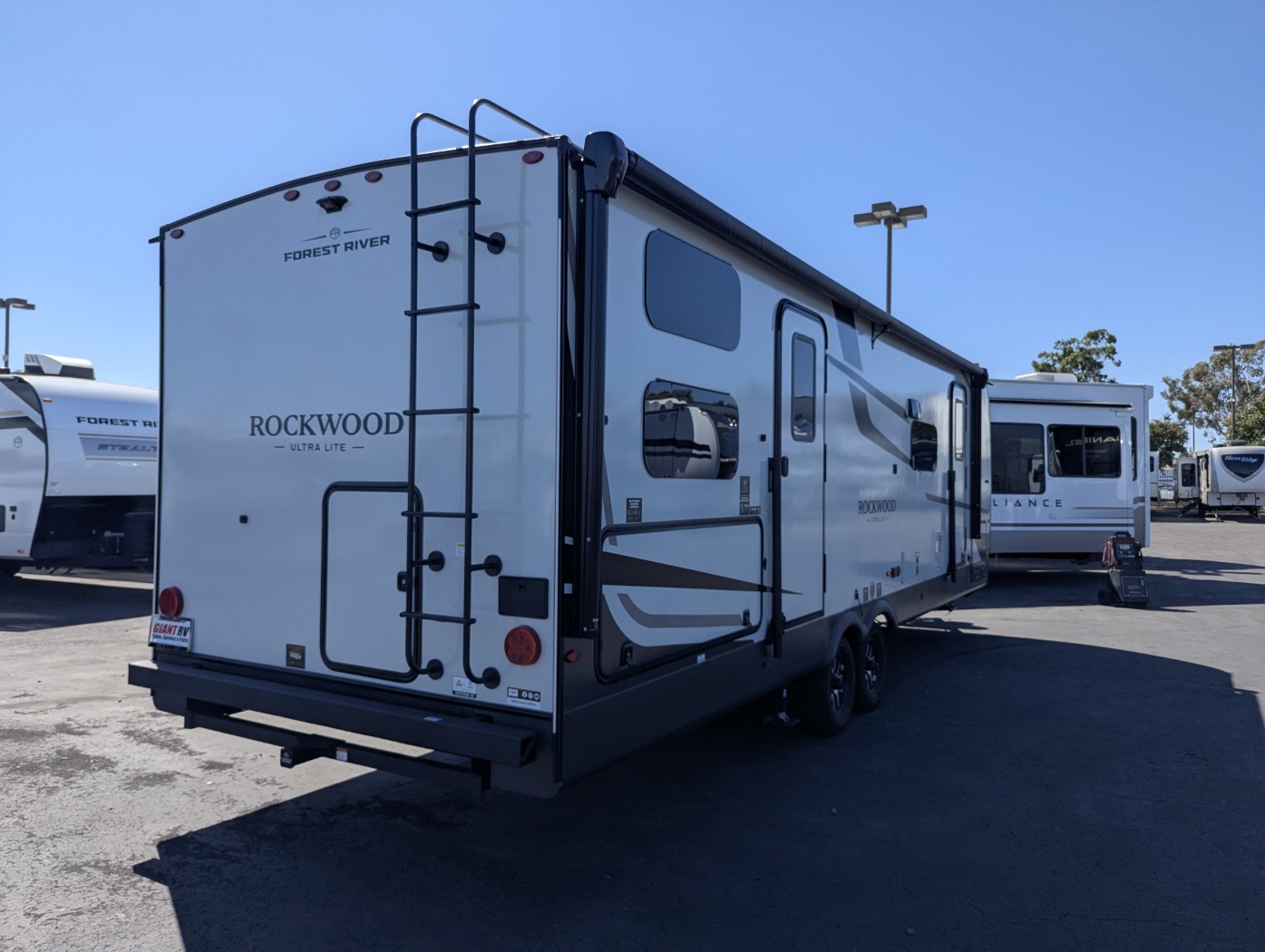 2027 Forest River Rockwood Ultra Lite 2706BH - Image 7
