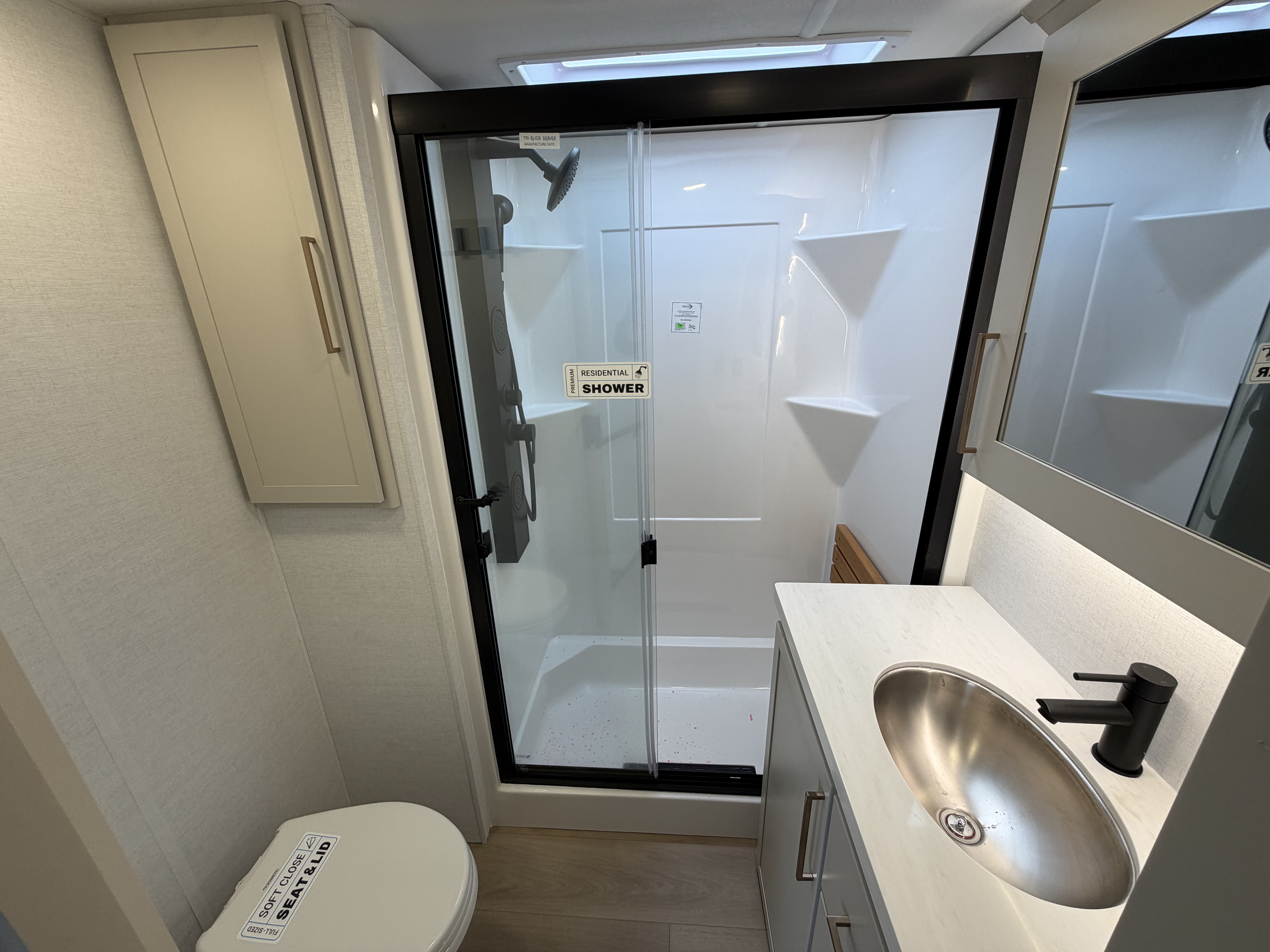2027 Alliance RV Paradigm 310RL - Image 17