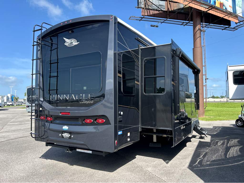 2026 JAYCO PINNACLE 36FBTS - Image 4