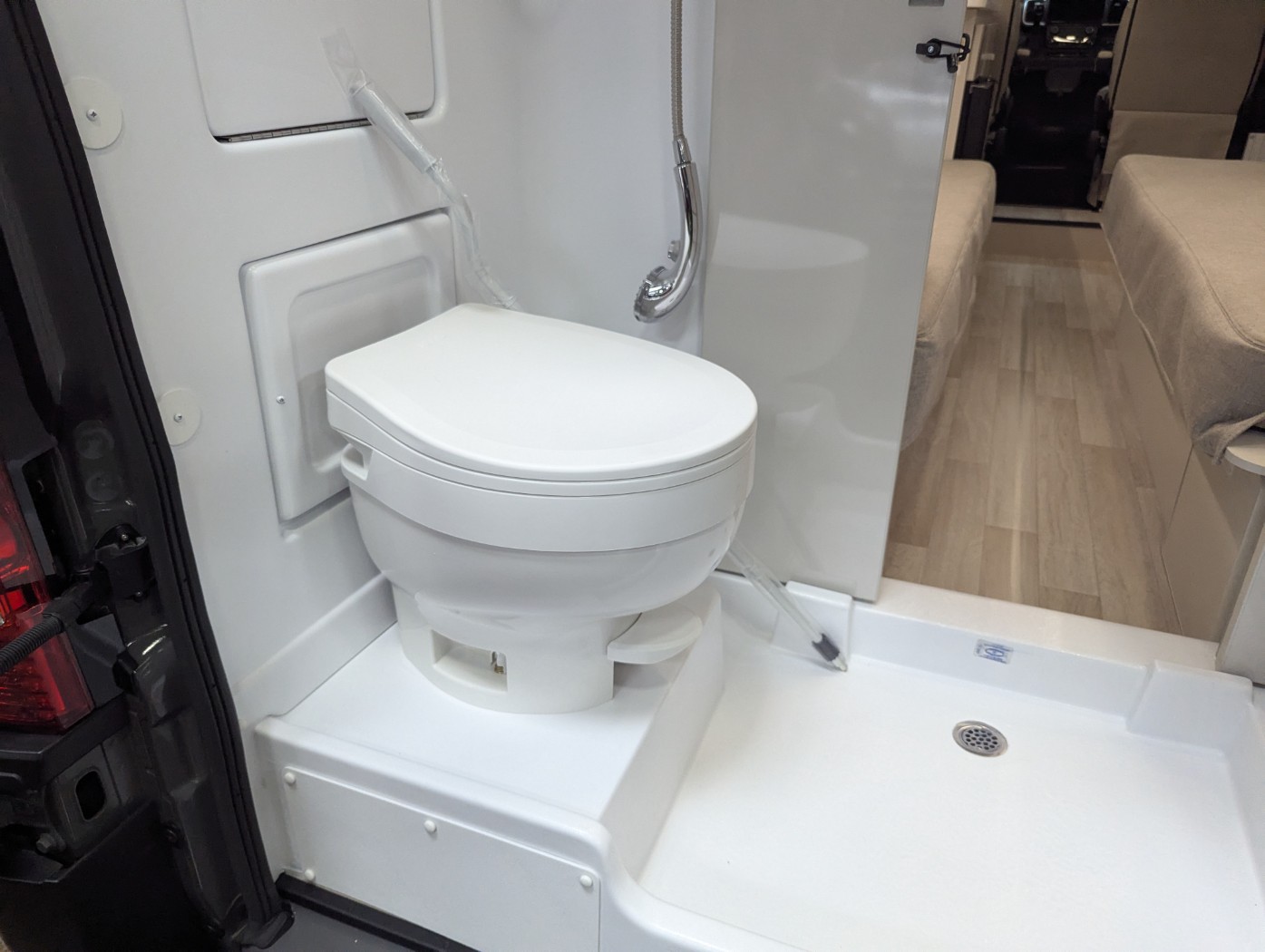 2027 Thor Motor Coach Tellaro 20L - Image 13