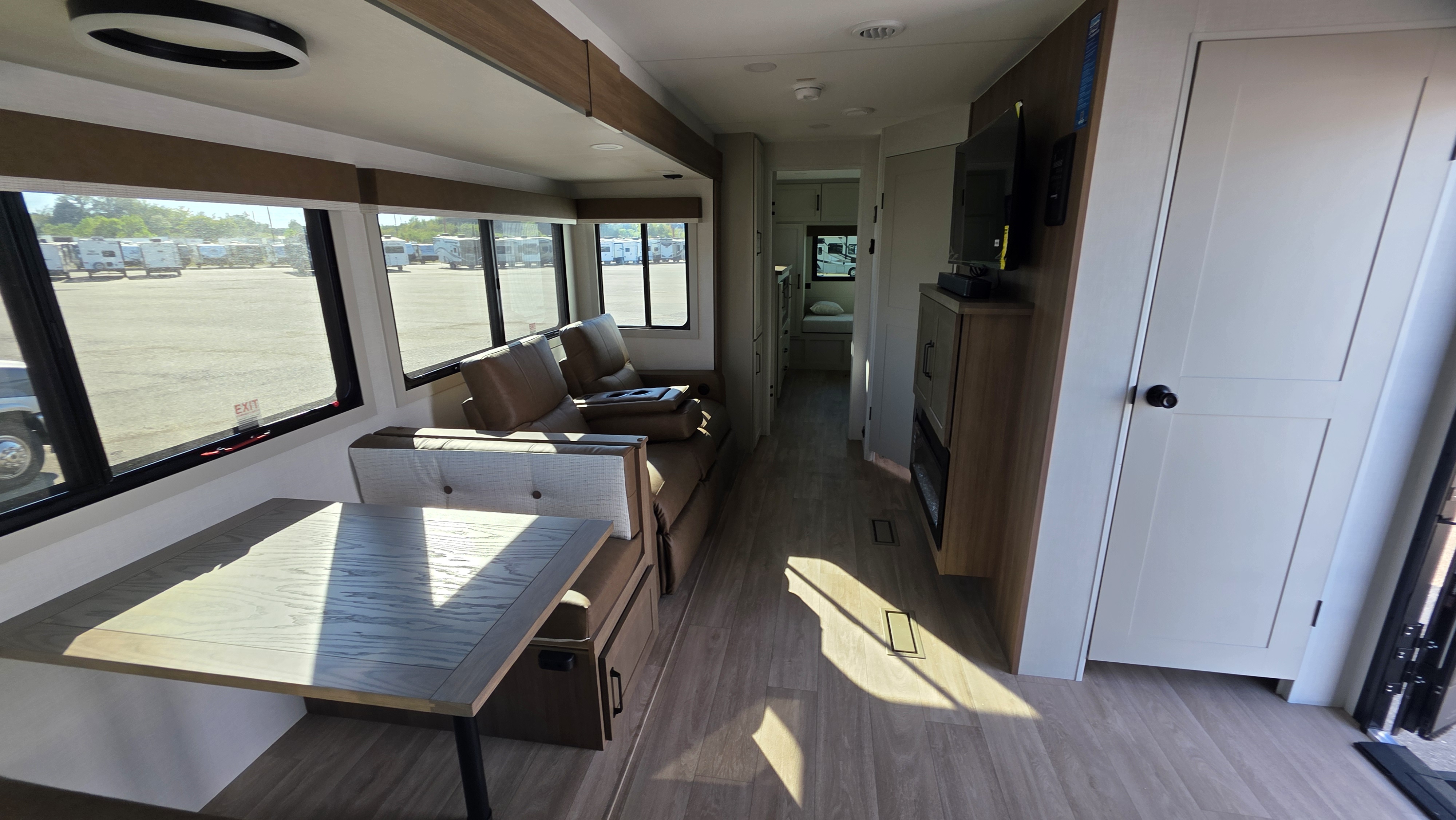 2027 VENTURE RV SPORTTREK 272VRK - Image 9