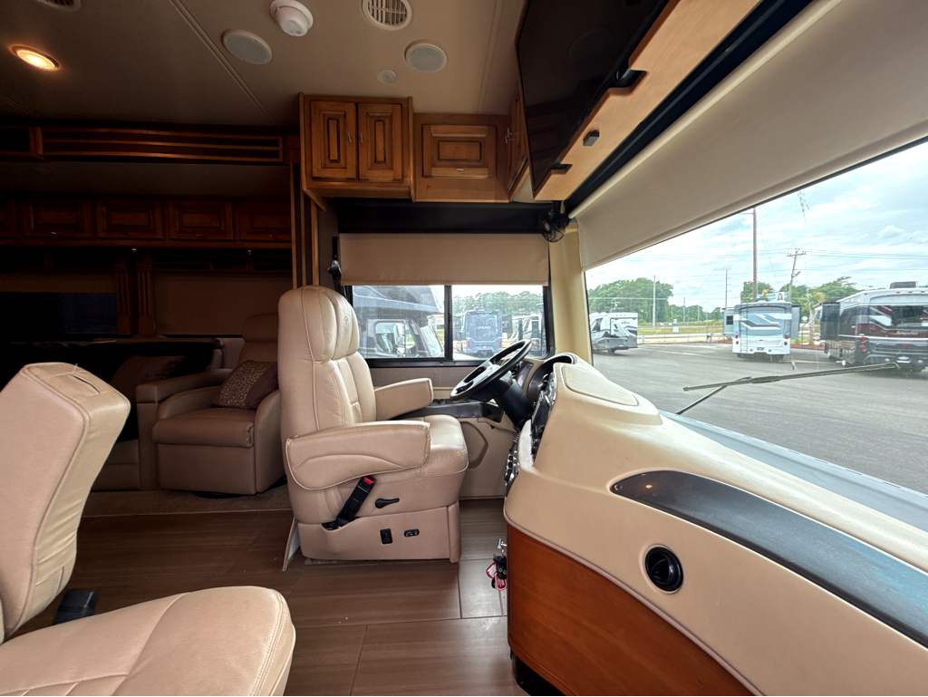 2018 TIFFIN ALLEGRO RED 33AA - Image 12