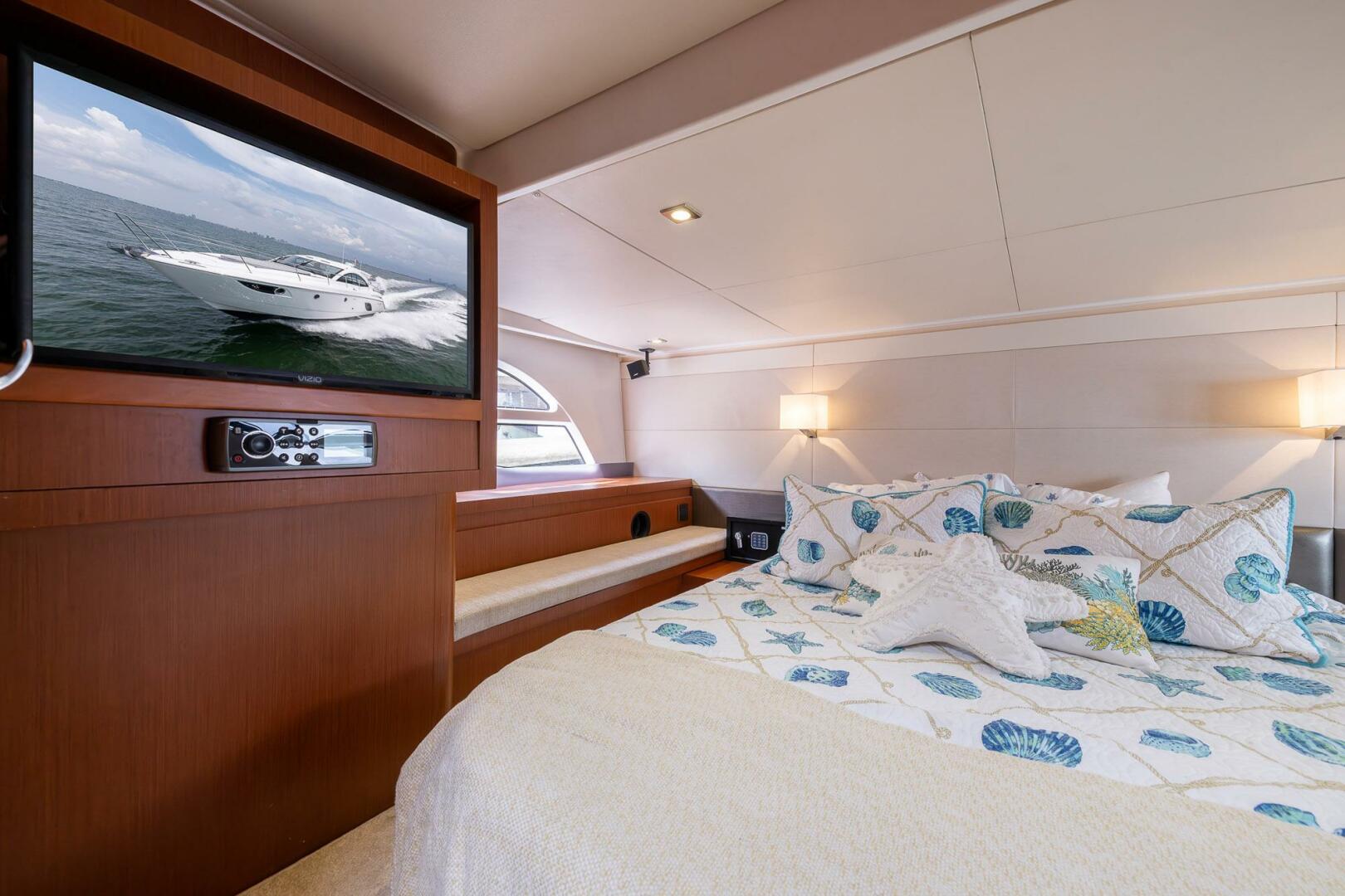2014 Beneteau Gran Turismo 44 - Image 20