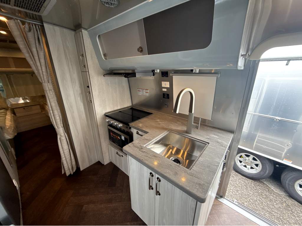 2026 Airstream International 25FB - Image 13