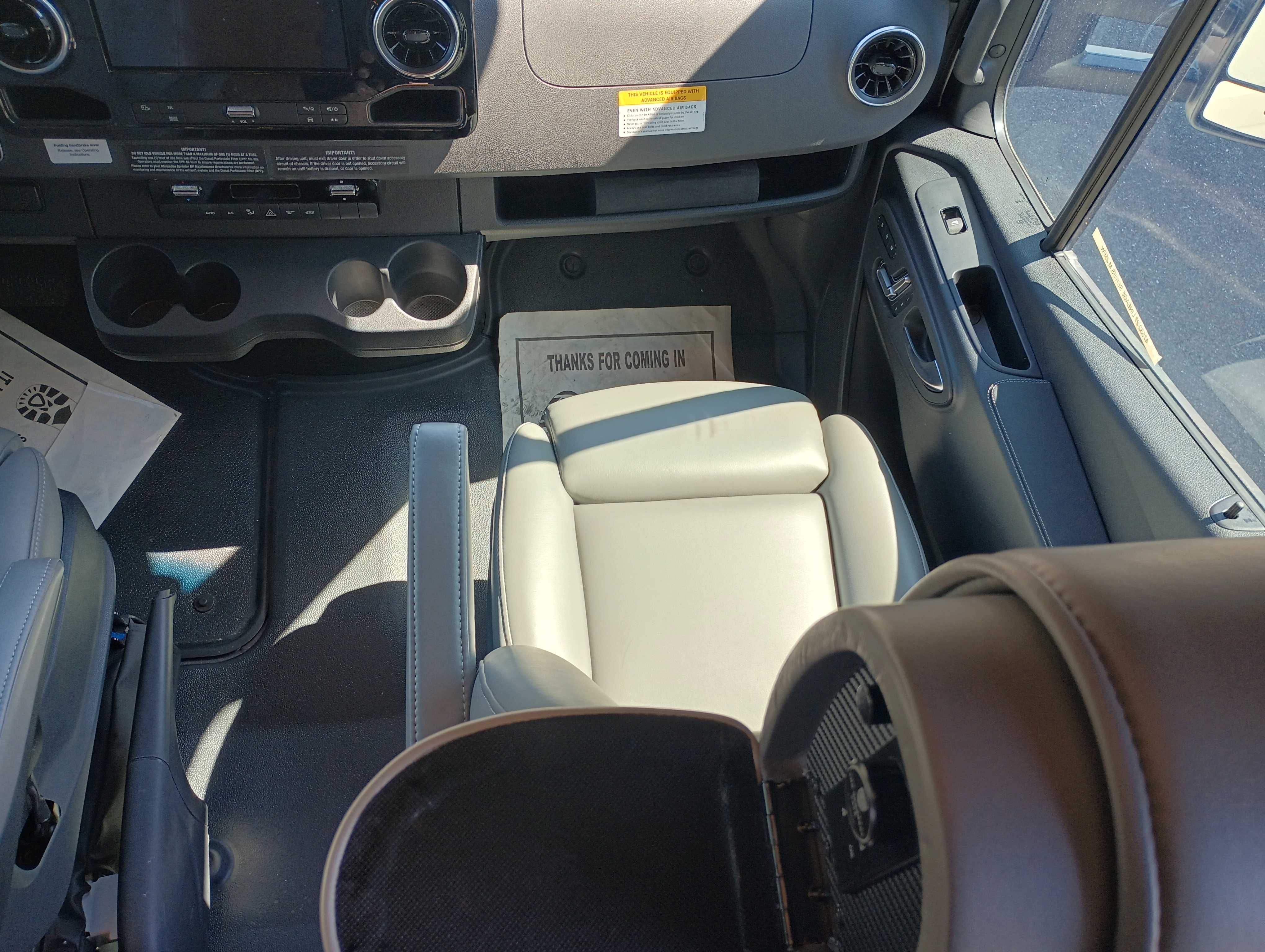 2027 Grand Design Lineage Series M 25FW - Image 6