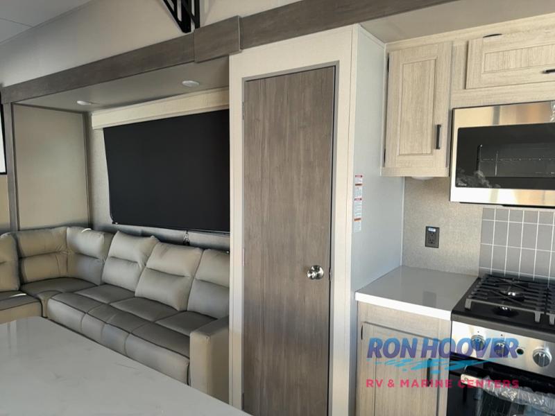 2025 COACHMEN CATALINA 42CONDO - Image 9
