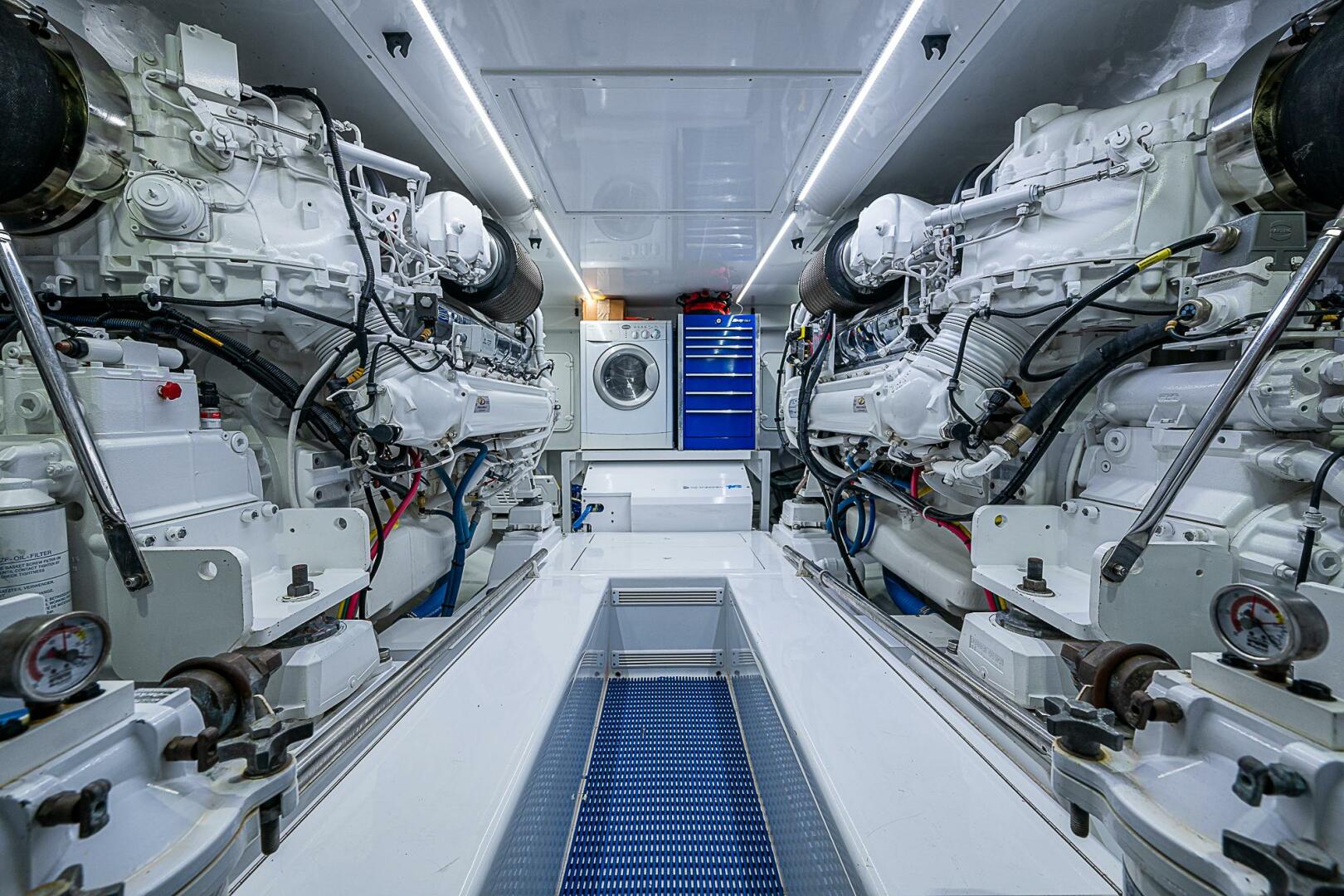 2017 F&S Cusotm Express Sportfish - Image 23