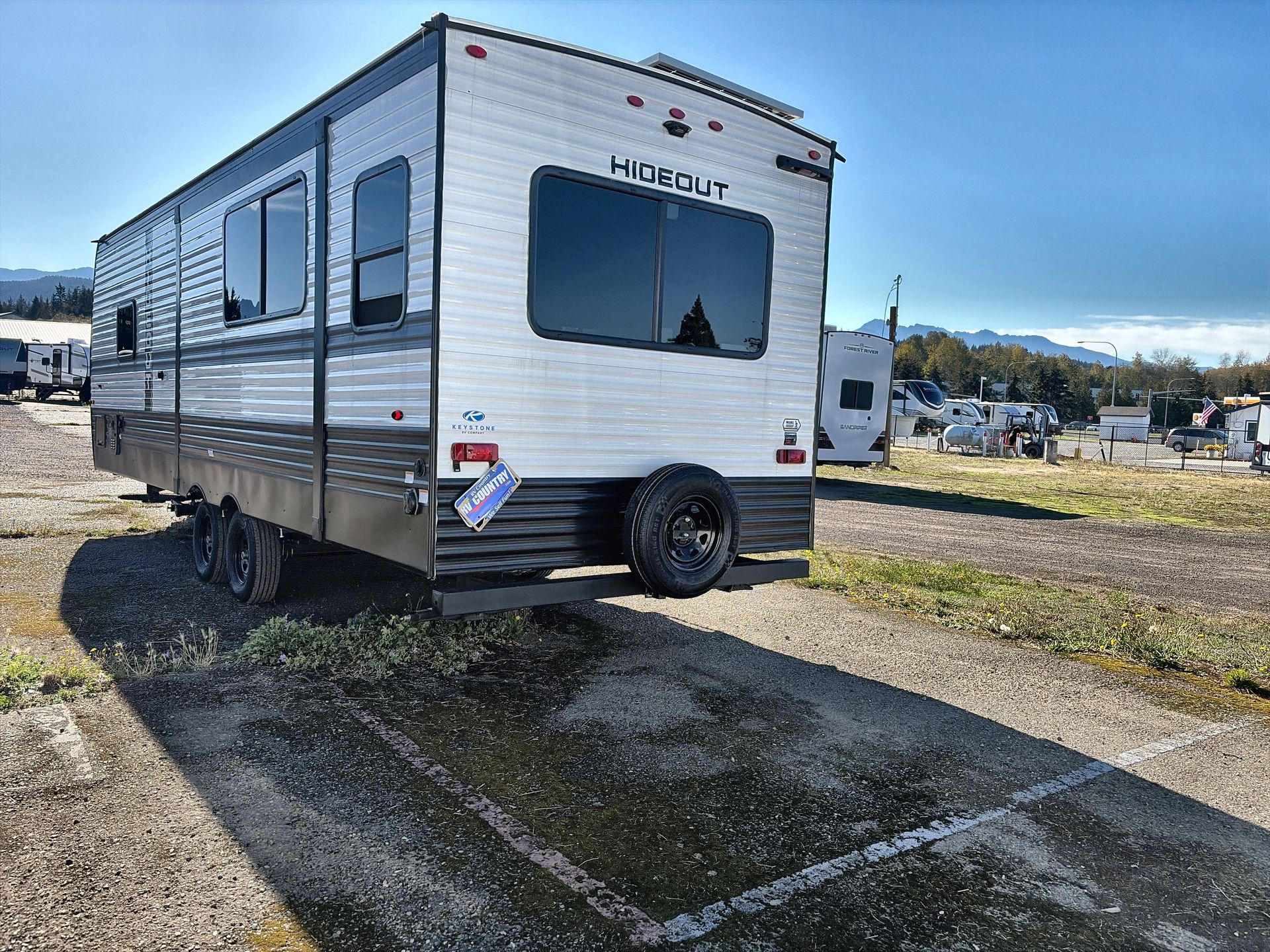 2025 Keystone Hideout Sport 254RD - Image 2