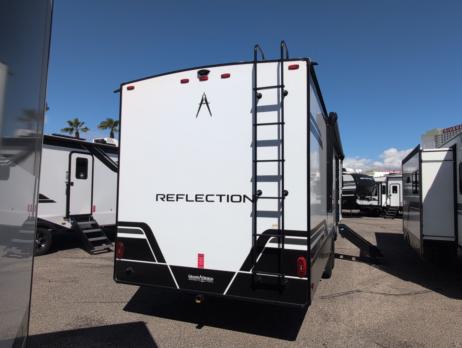 2027 Grand Design Reflection Travel Trailer 322FKTS - Image 7
