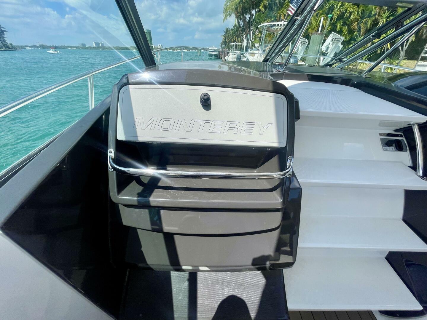 2016 Monterey 335 Sport Yacht - Image 19