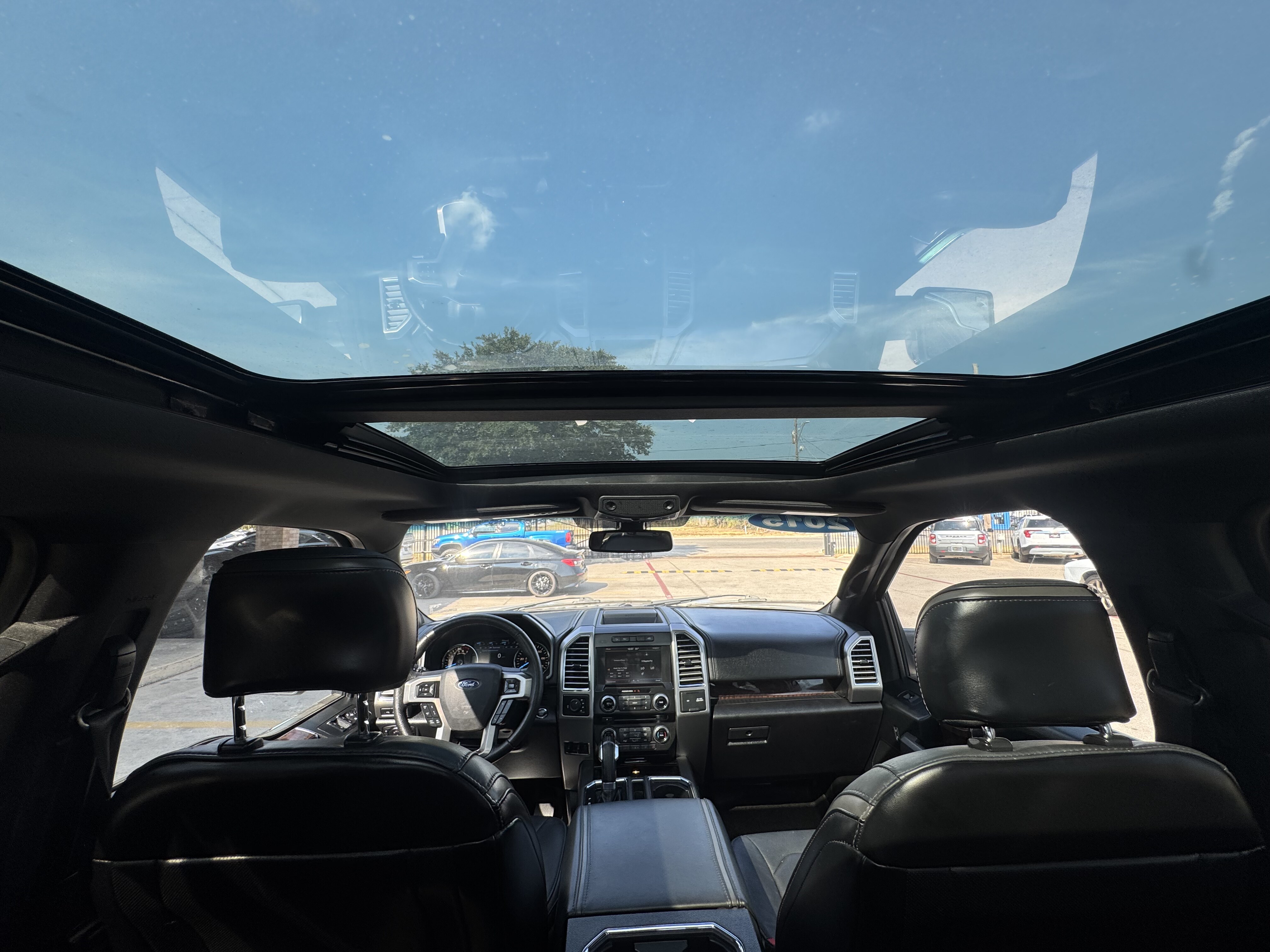 2015 Ford F150 Pickup Crew Cab Platinum 4WD - Image 26