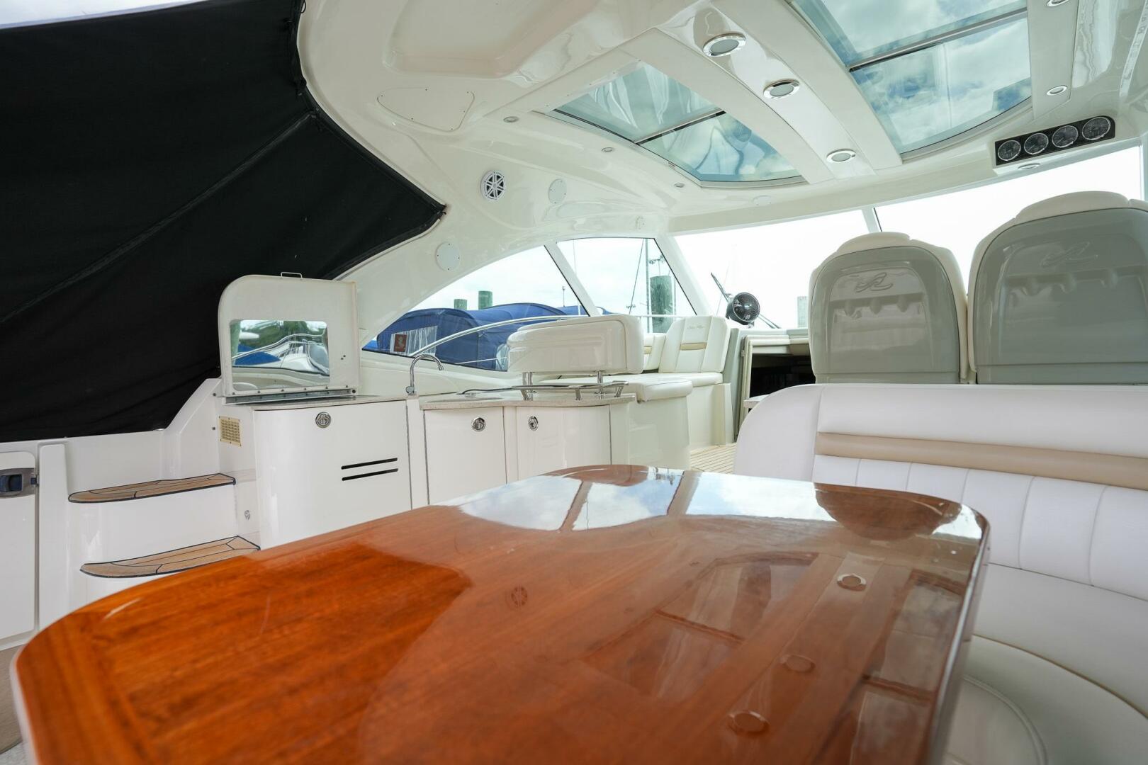 2010 Sea Ray 500 Sundancer - Image 9