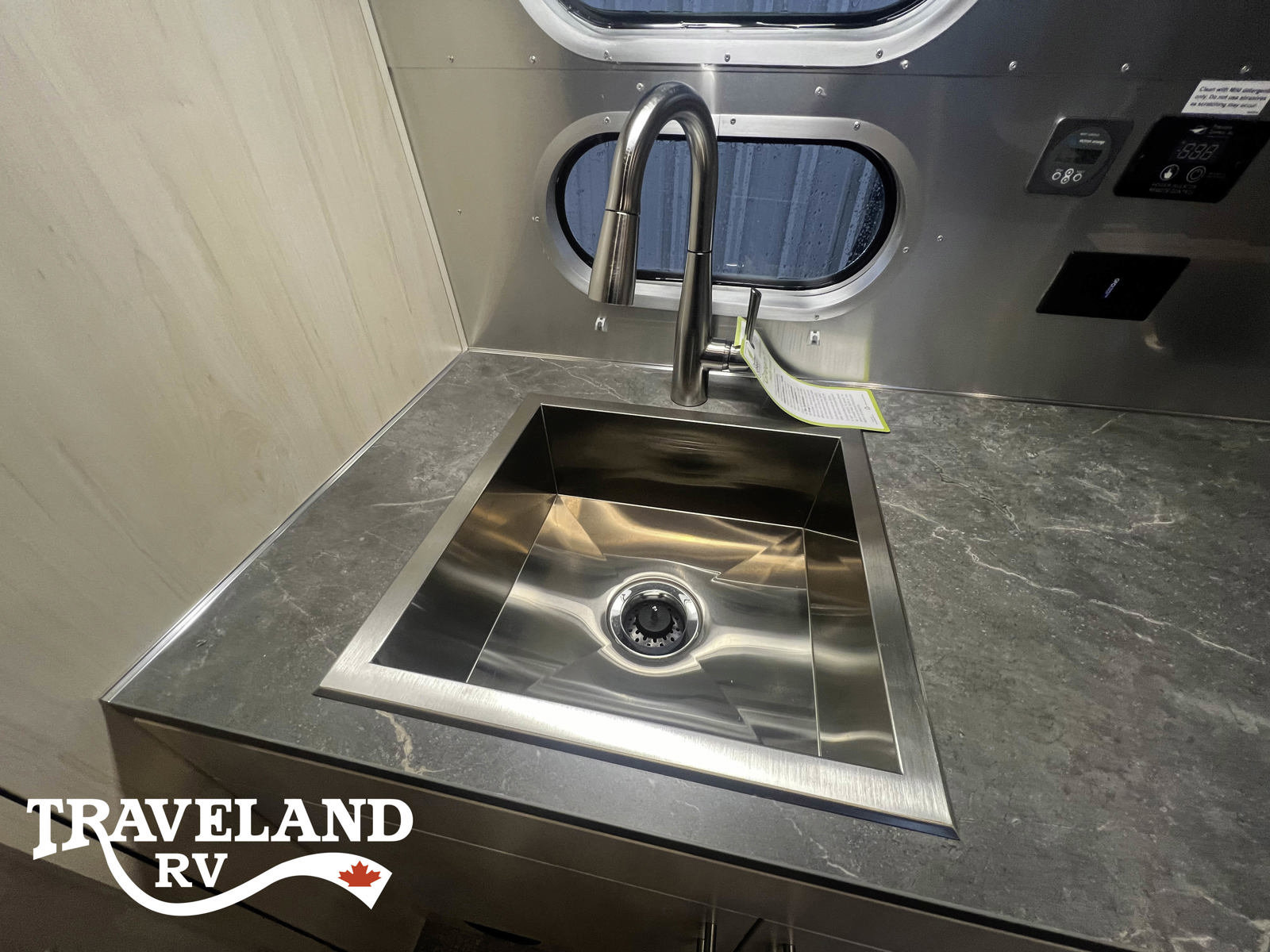 2025 Airstream Flying Cloud 23FBT - Image 9