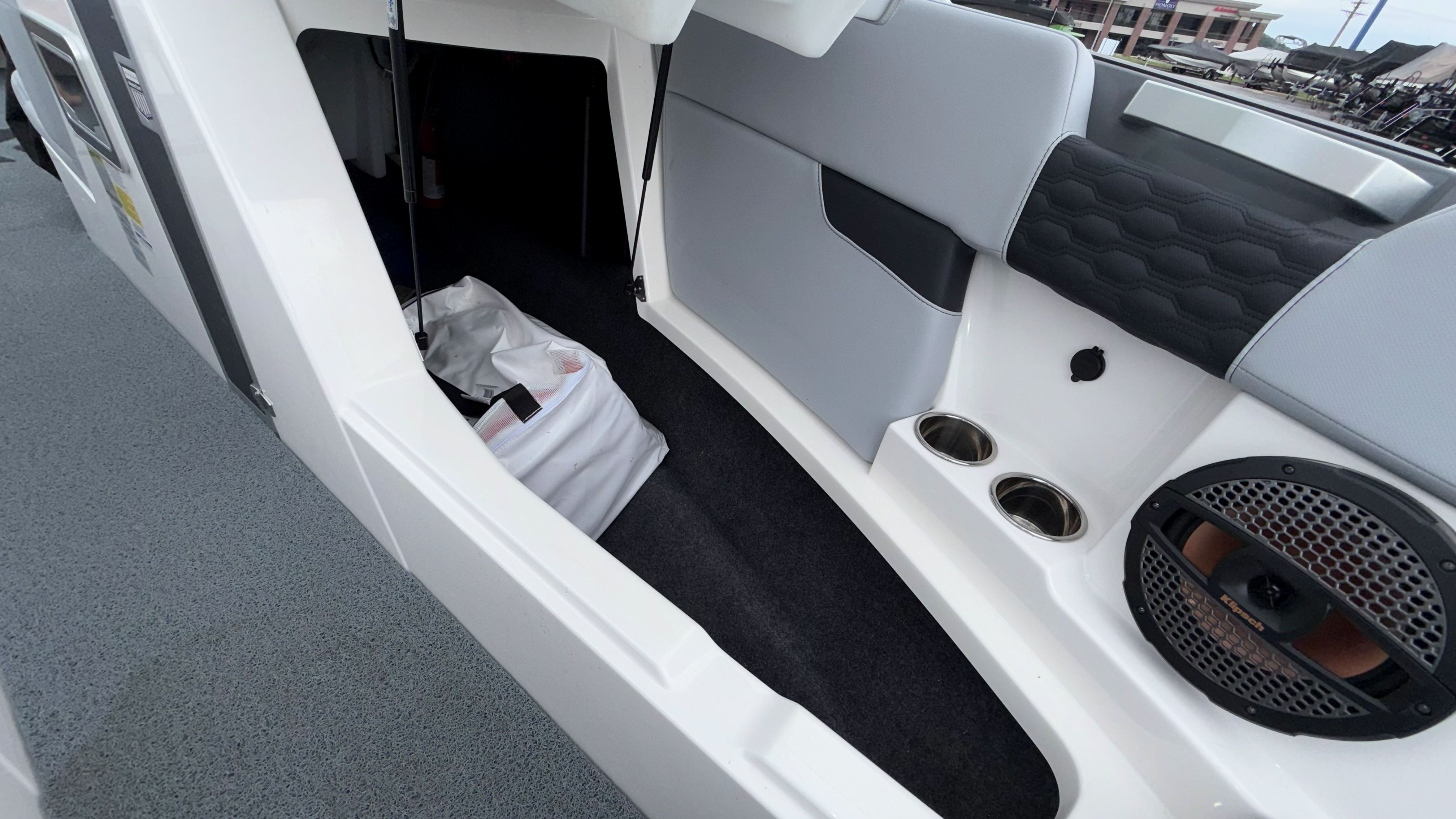 2024 MasterCraft XT25 - Image 24