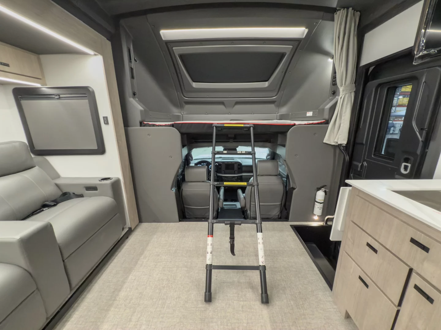 2027 Grand Design Lineage Series F 31ZW5 - Image 23