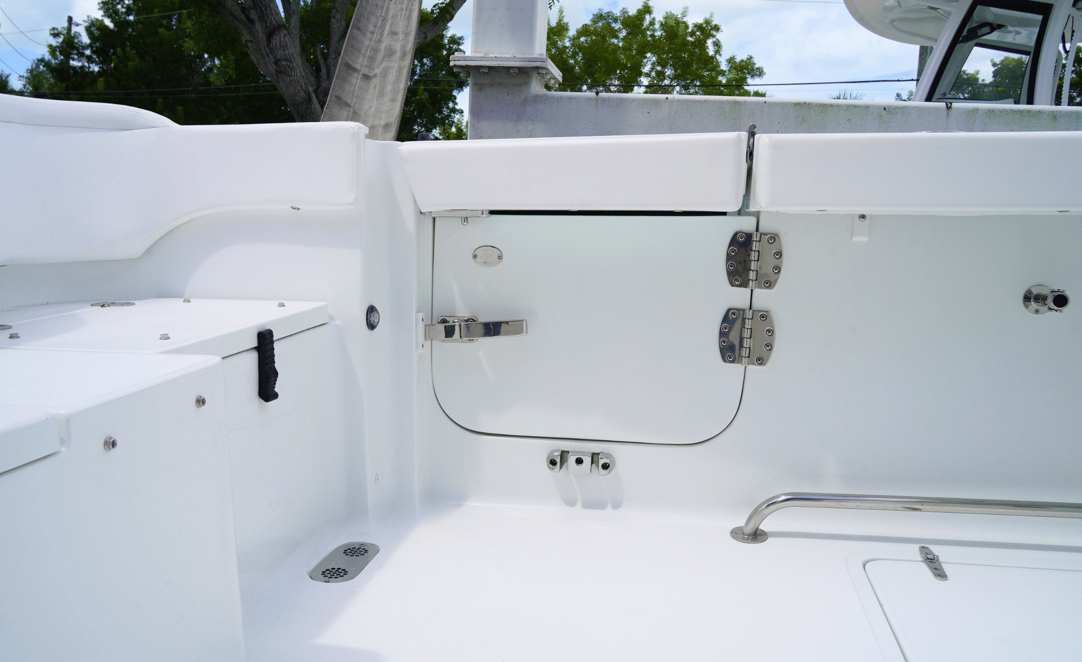 2027 SEA HUNT ULTRA 305SE - Image 31