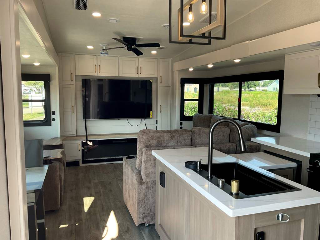 2026 JAYCO Eagle 335 LSTS - Image 29