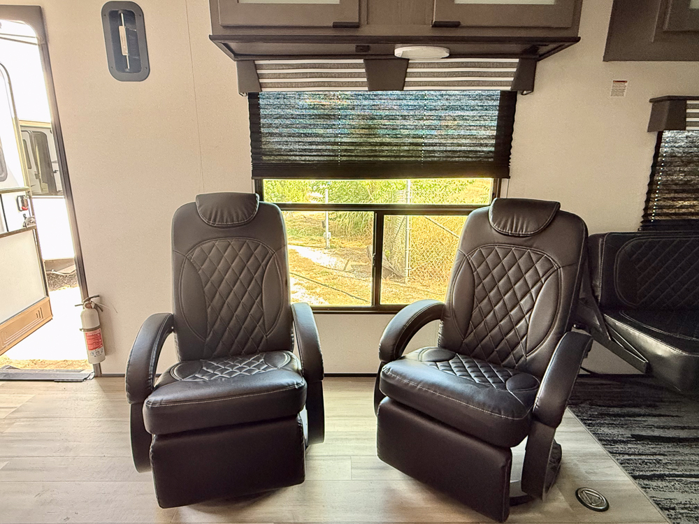 2022 CRUISER RV MPG ULTRA LITE TOY HAULER 2700 - Image 26