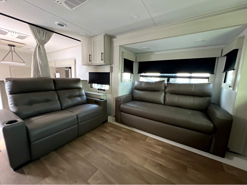 2026 GRAND DESIGN SOLITUDE 380FL - Image 8