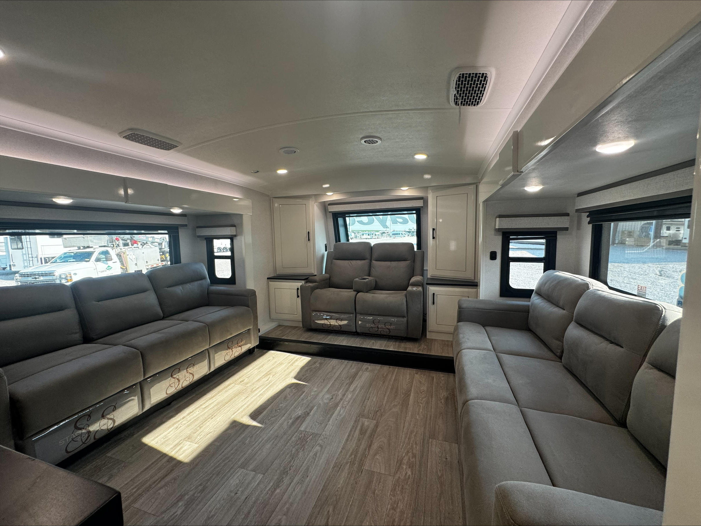 2027 JAYCO PINNACLE 39FLOK - Image 12