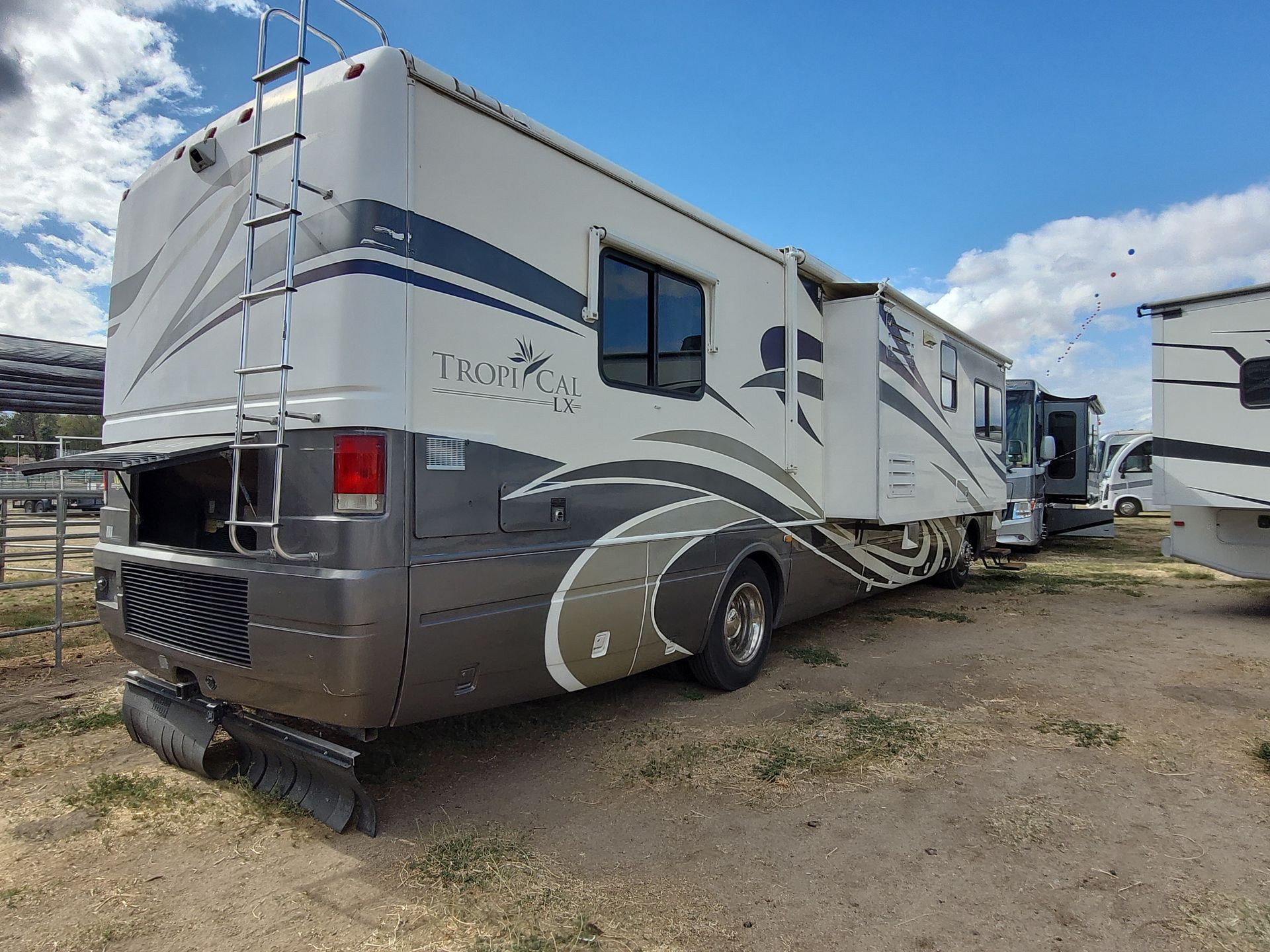 2005 National Tropical 396LX - Image 7