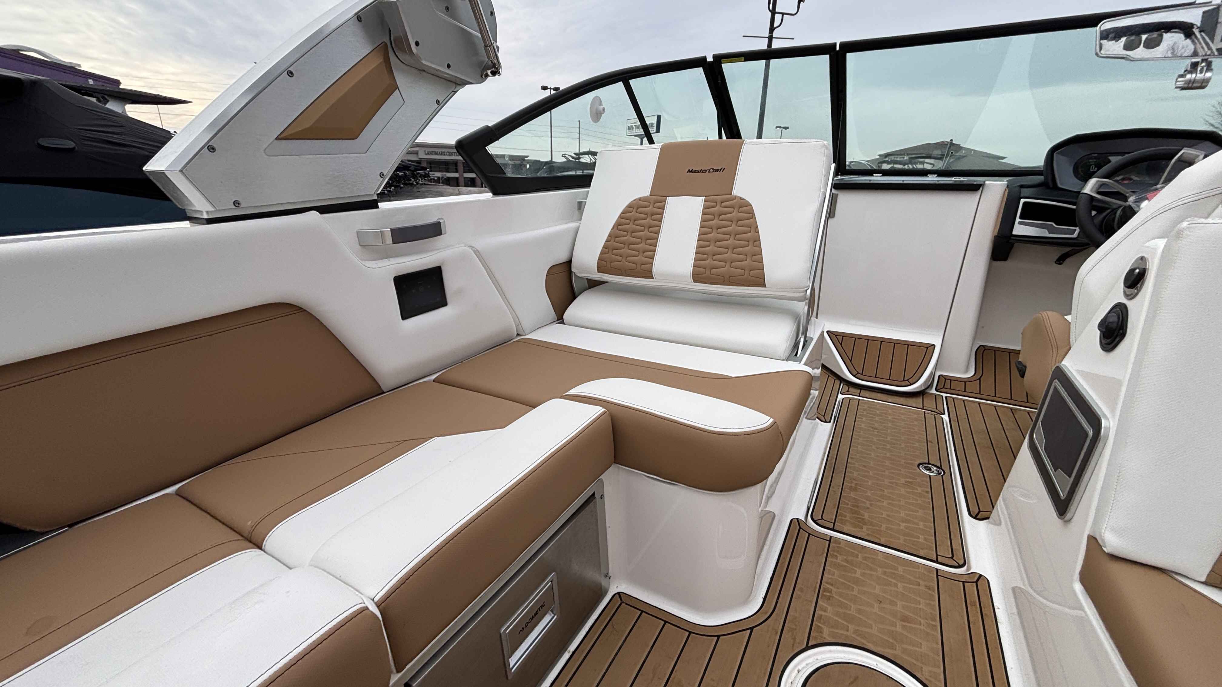 2022 MasterCraft X26 - Image 27