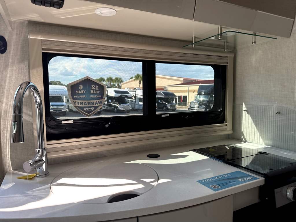 2027 THOR MOTOR COACH TIBURON 24XL - Image 19