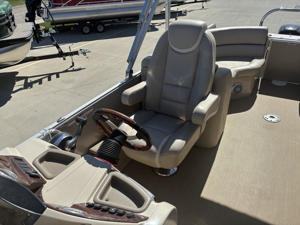 2014 Avalon C SERIES WIND JAMMER 24 - Image 22