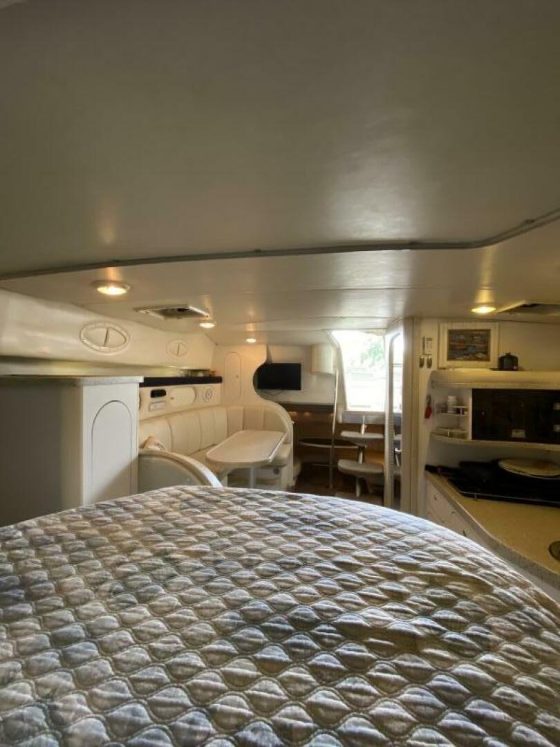 2000 Rinker - Image 27