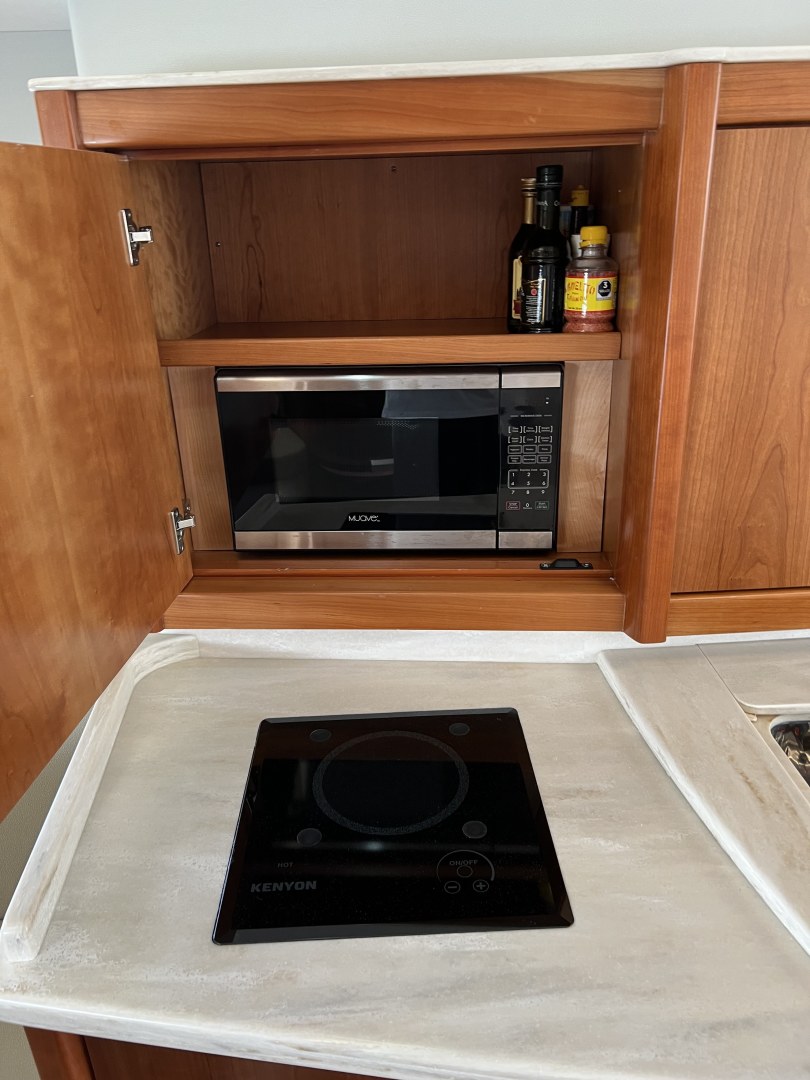 2019 Intrepid 475 Sport Yacht - Image 20