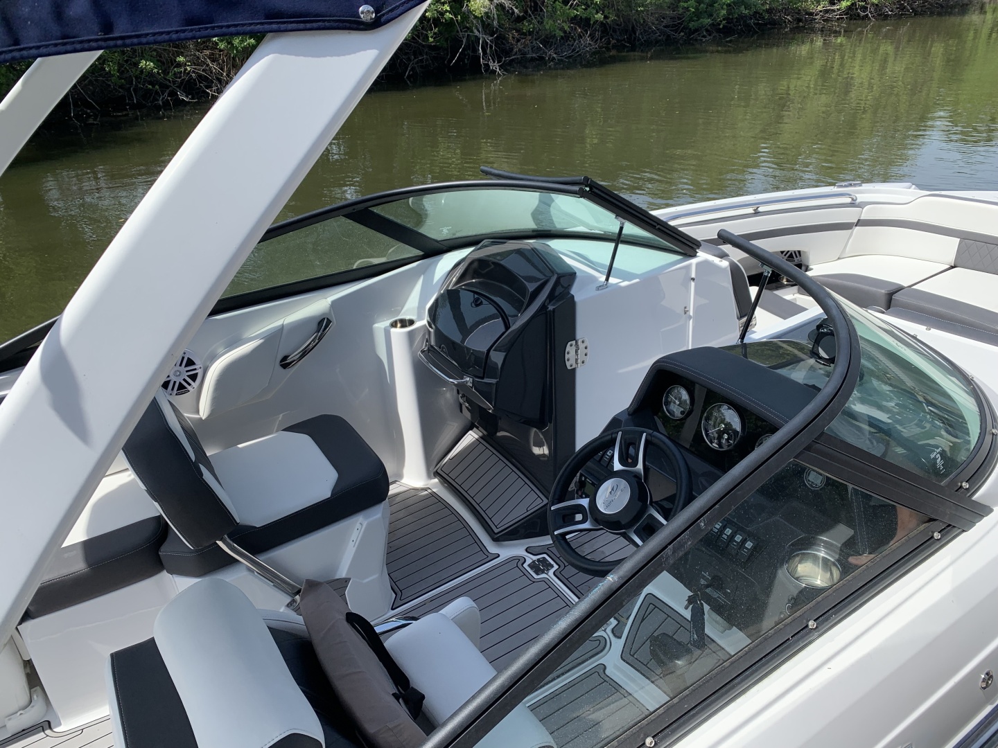 2021 Monterey 26 MS - Image 4