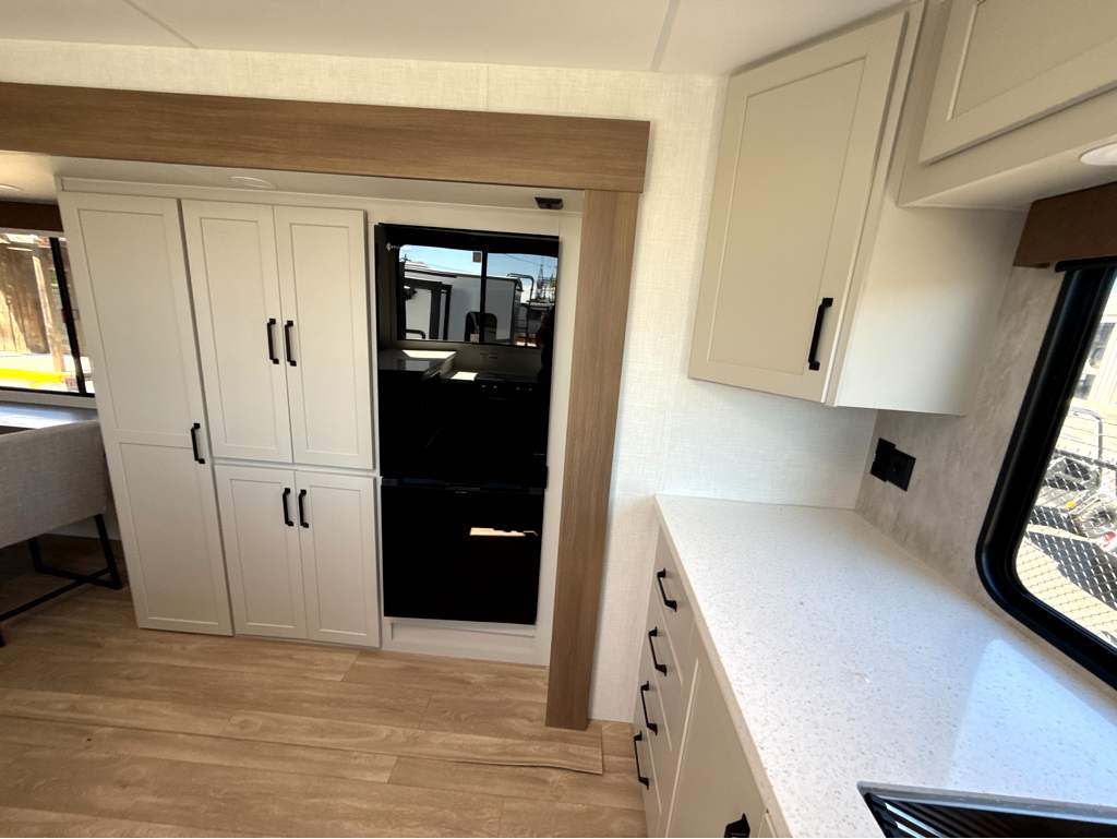 2027 VENTURE RV SPORTTREK 323VRK - Image 13