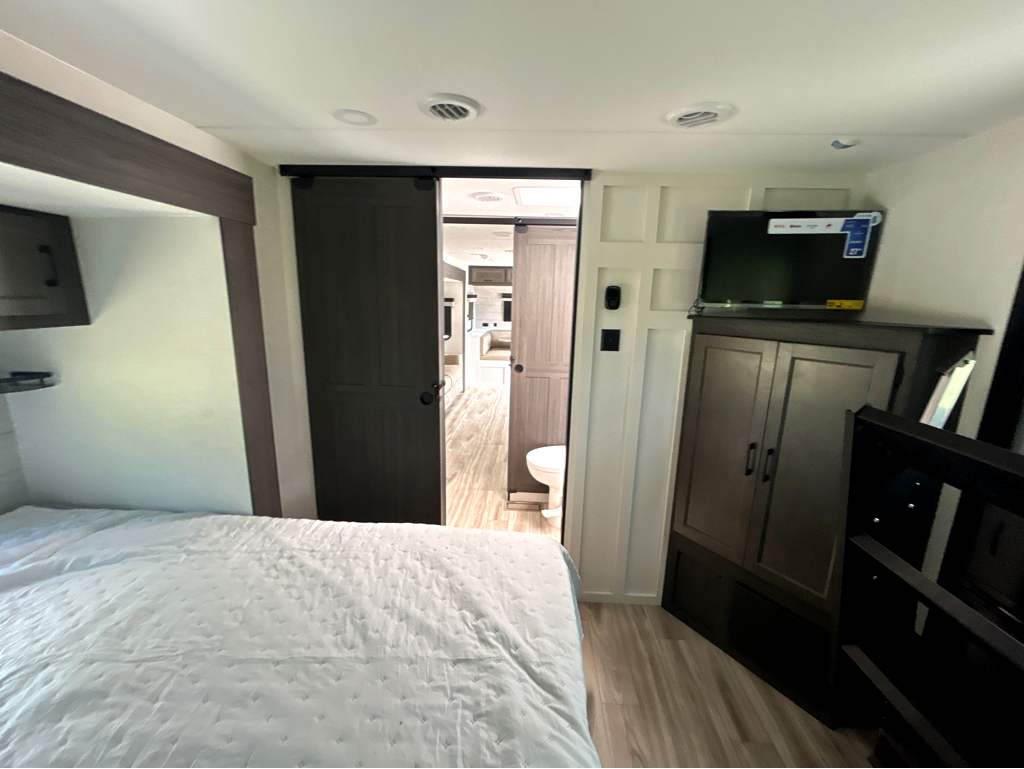 2027 VENTURE RV STRATUS 282VFD - Image 25