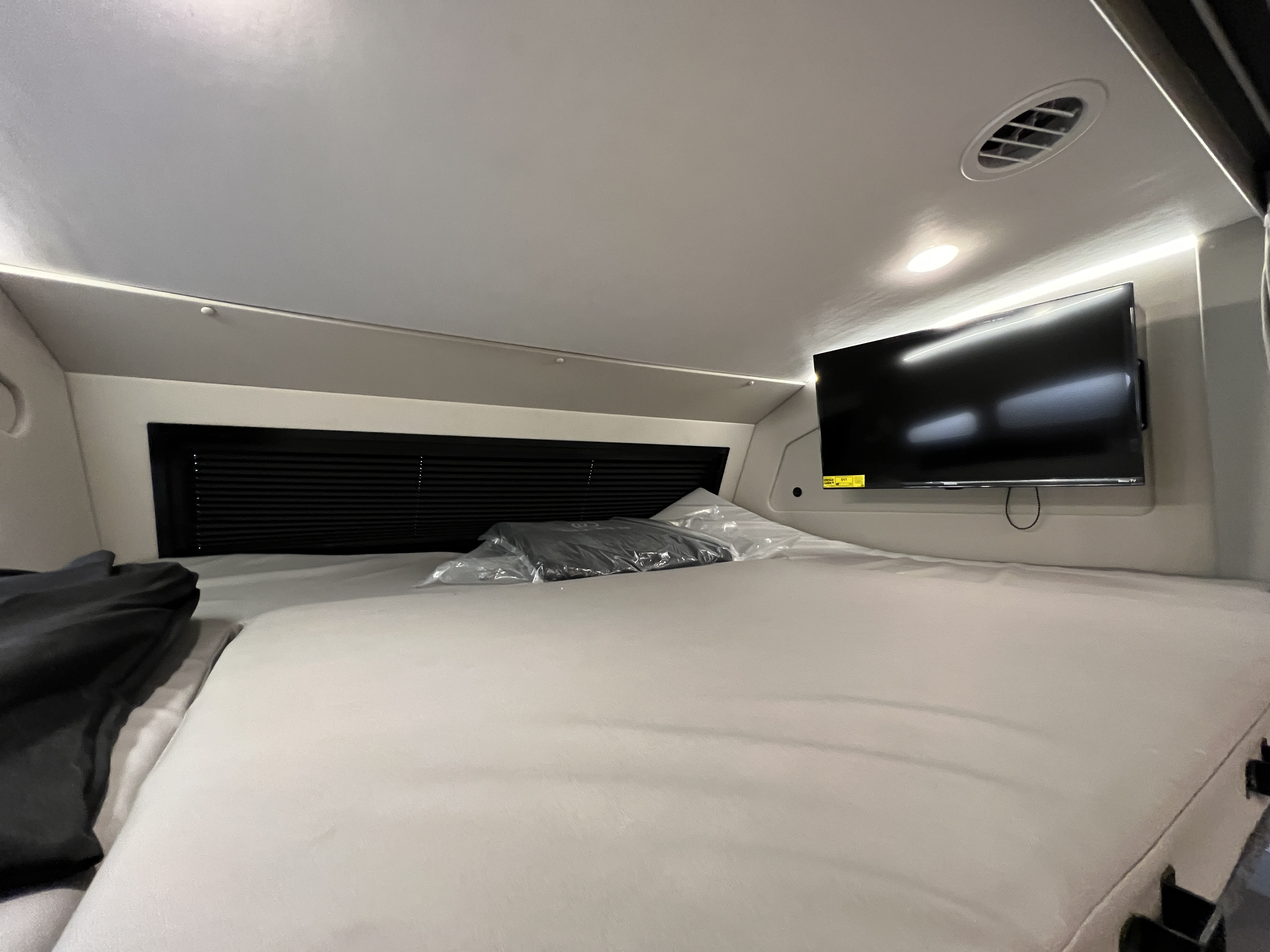 2027 Tiffin Allegro Bay 38 AB - Image 14