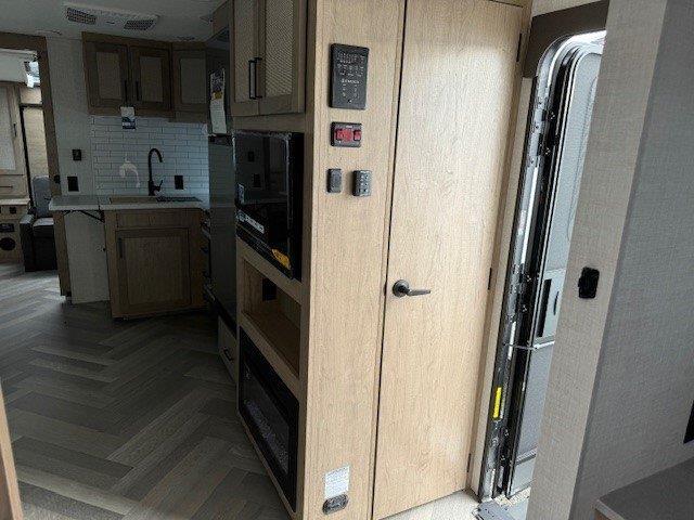 2024 Ember RV Touring Edition 26MRB - Image 7