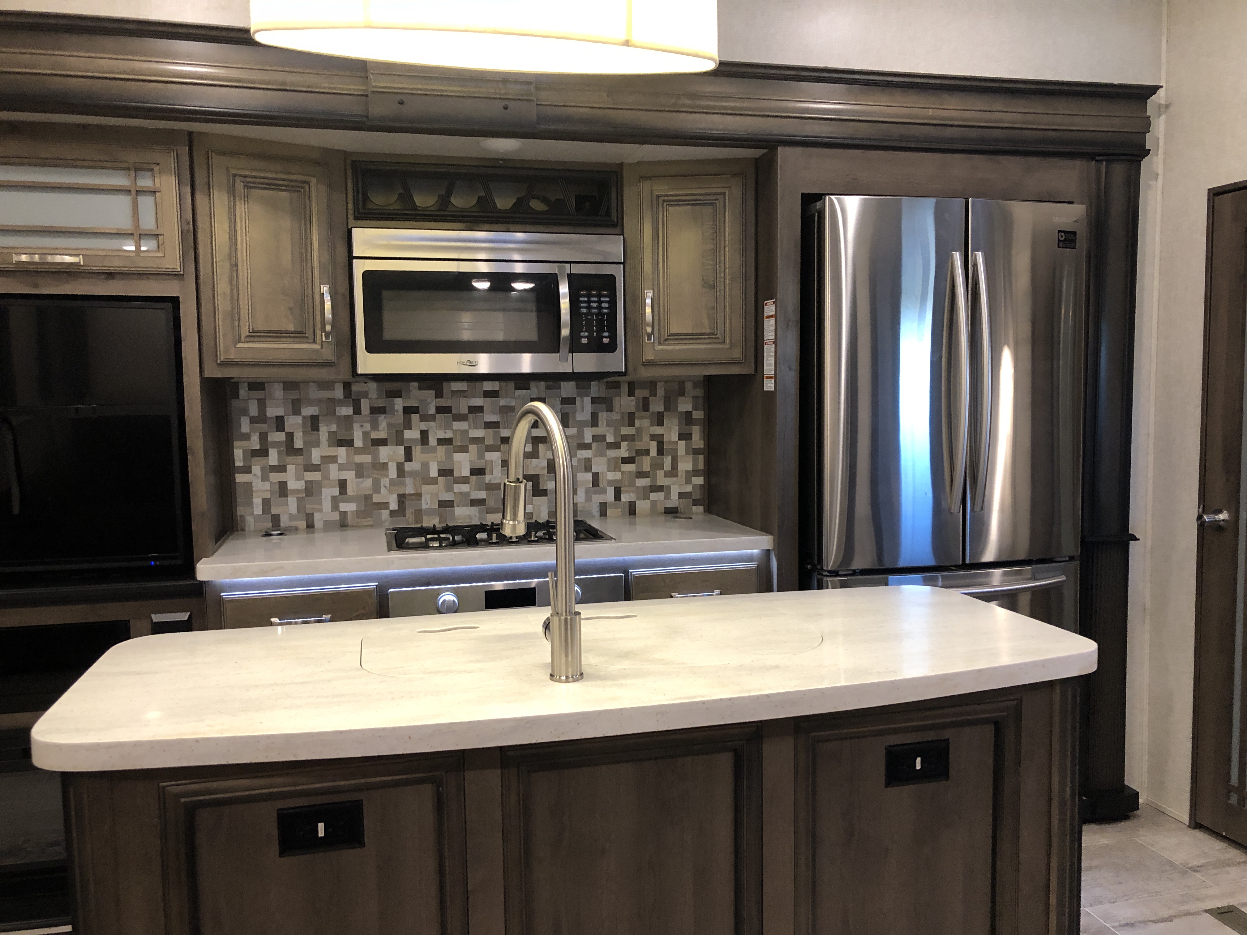 2019 Keystone Montana 3121RL - Image 14