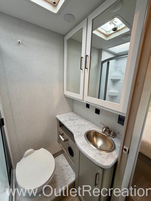 2026 Thor Motor Coach Pasadena SE28 - Image 27