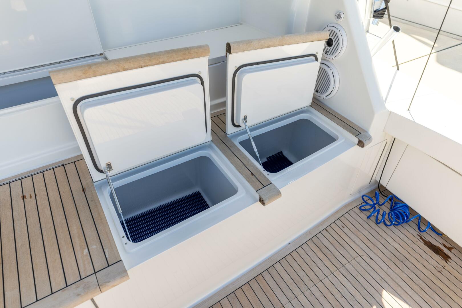 2013 Viking 76 Convertible - Image 74