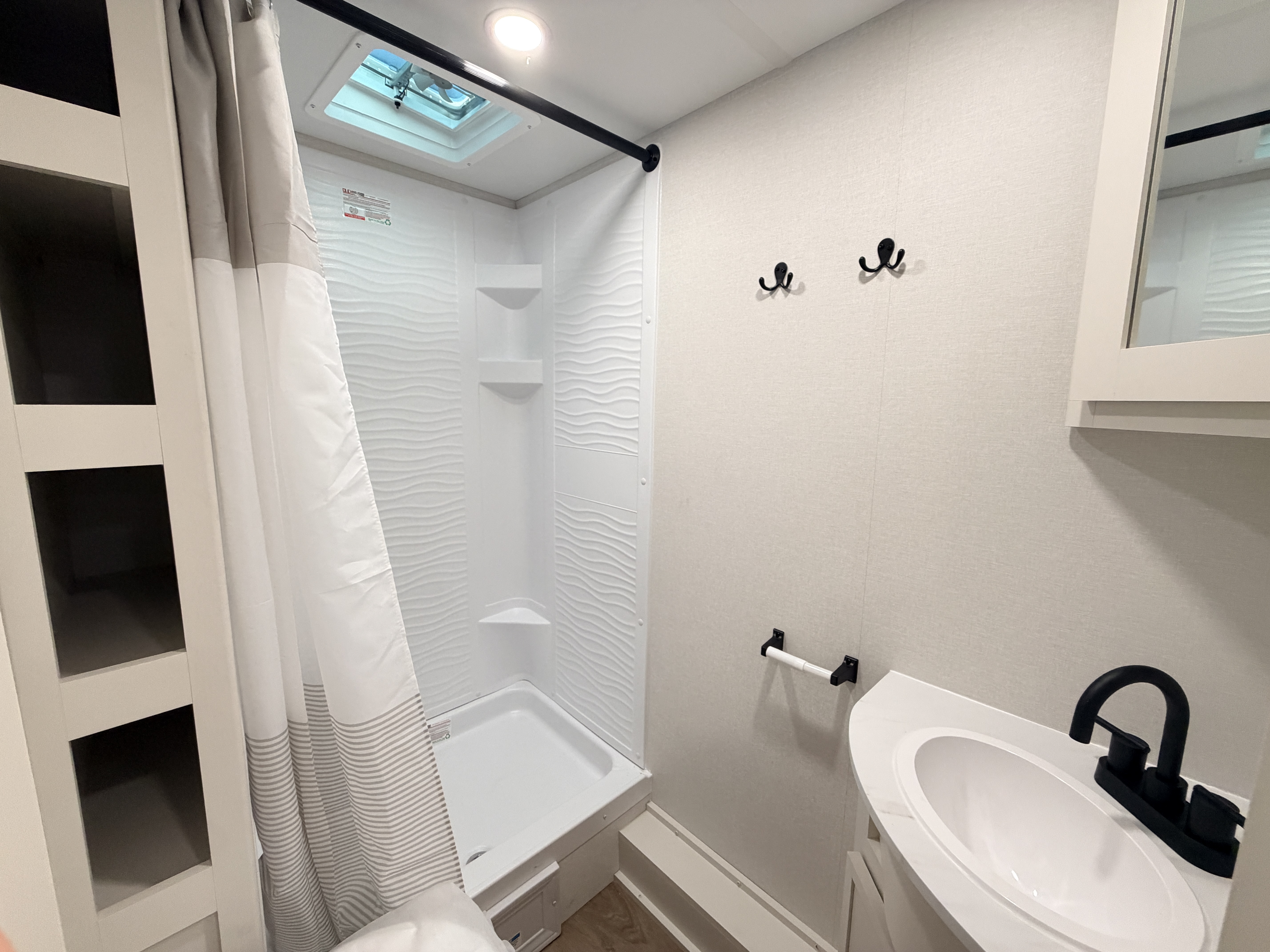 2027 Grand Design Transcend XPLOR 24BHX - Image 16