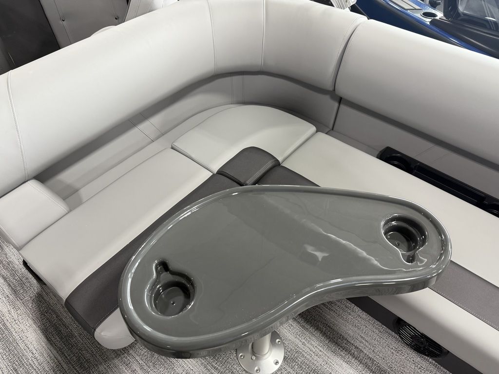 2026 Bennington 22SF TriToon Pontoon - Image 19