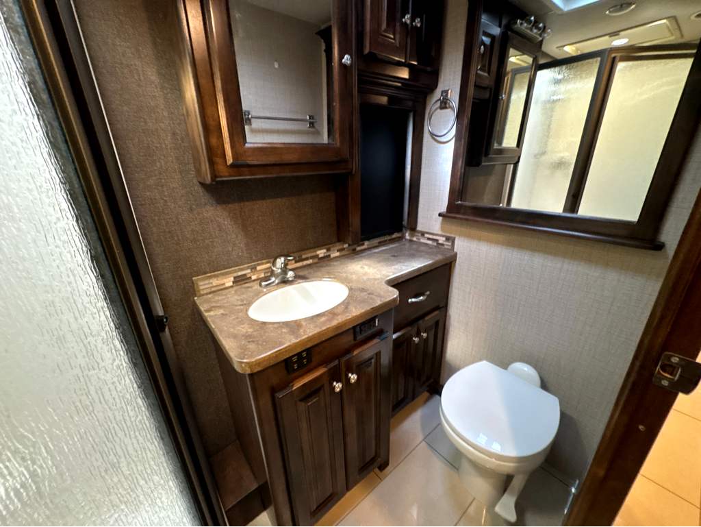 2016 TIFFIN ALLEGRO RED 38QBA - Image 21