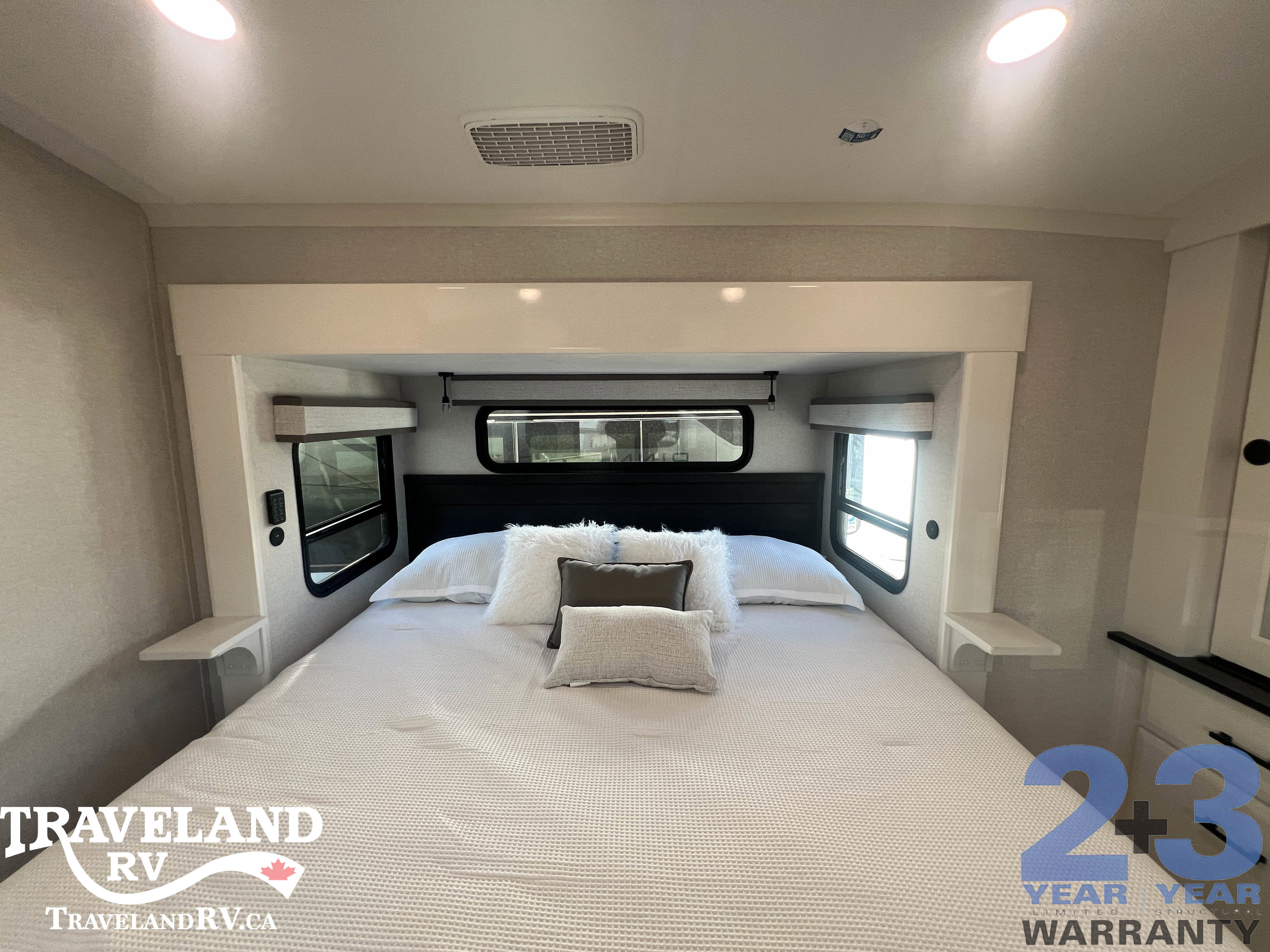 2026 Jayco Pinnacle 32RLTS - Image 29