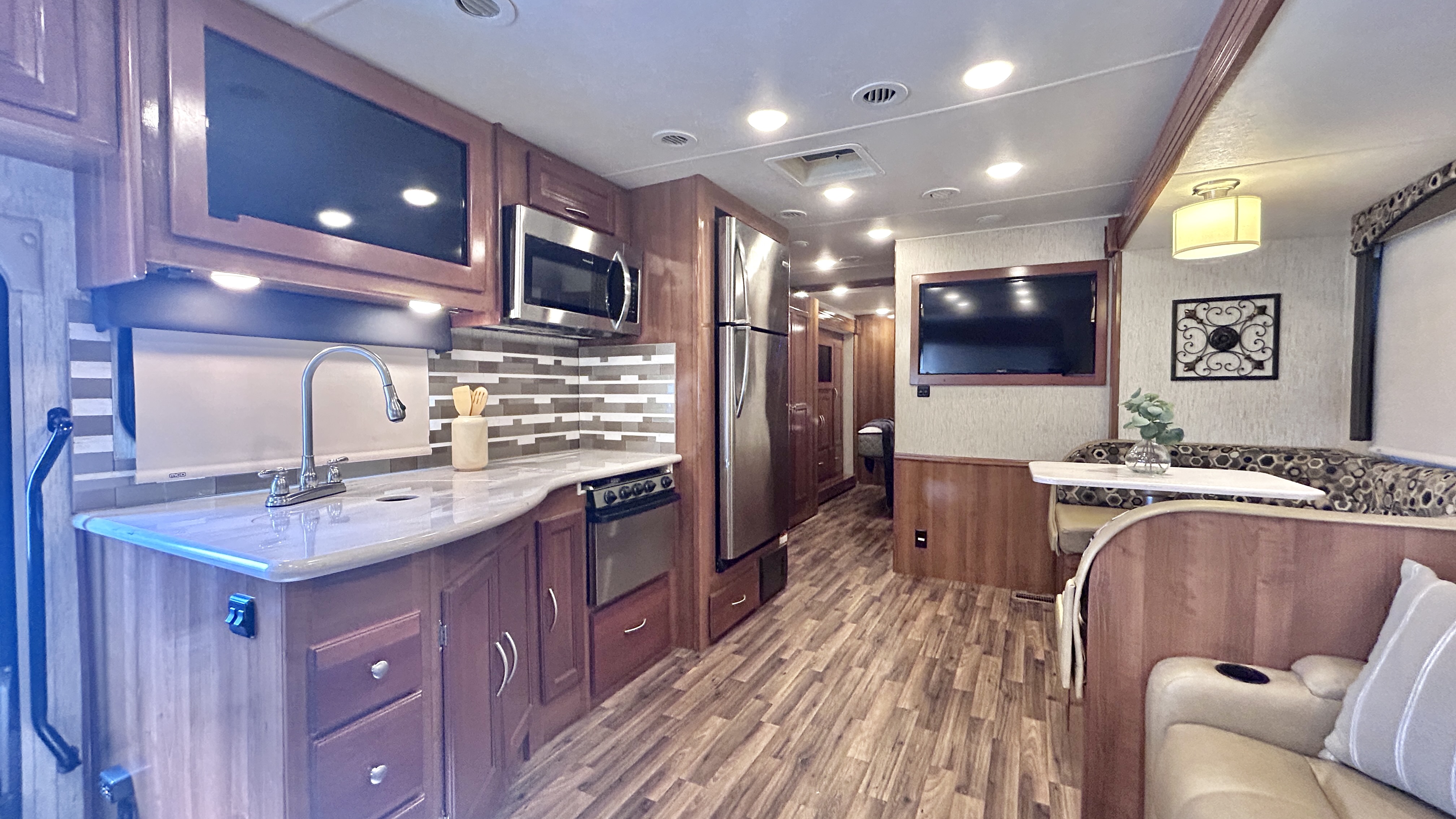 2019 Coachmen Mirada 35BH - Image 11