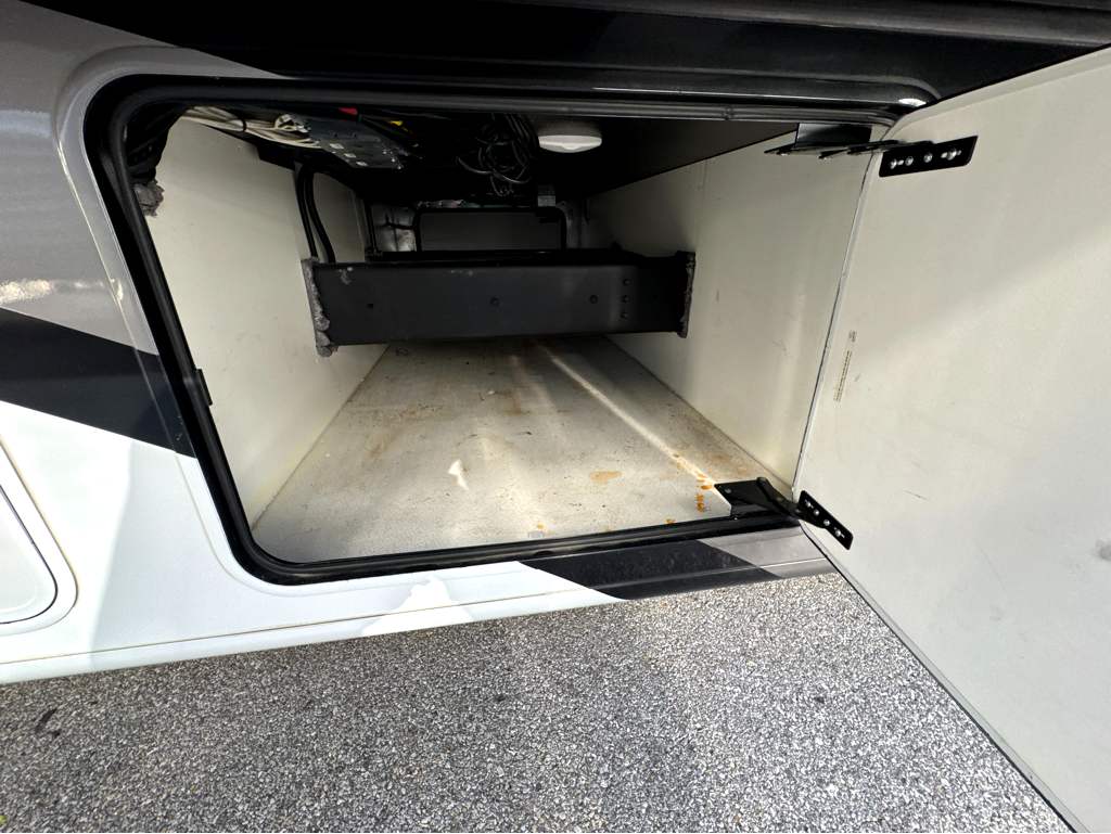 2019 THOR MOTOR COACH PALAZZO 37.4 - Image 5