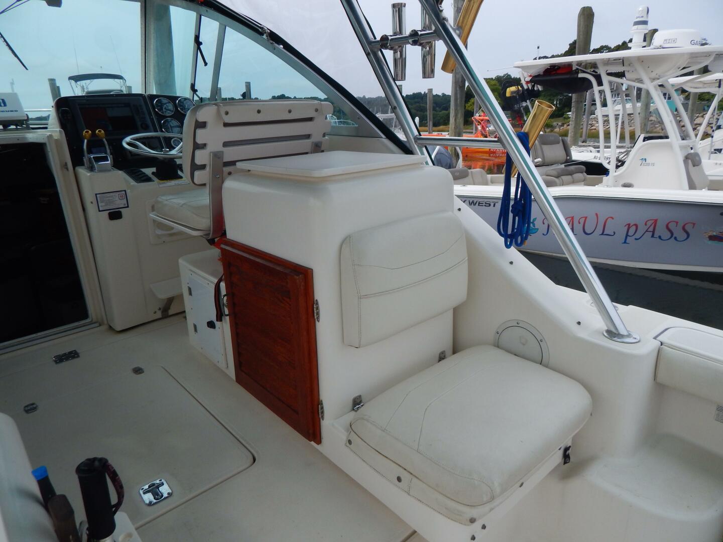 1998 Pursuit 3000 Express - Image 4