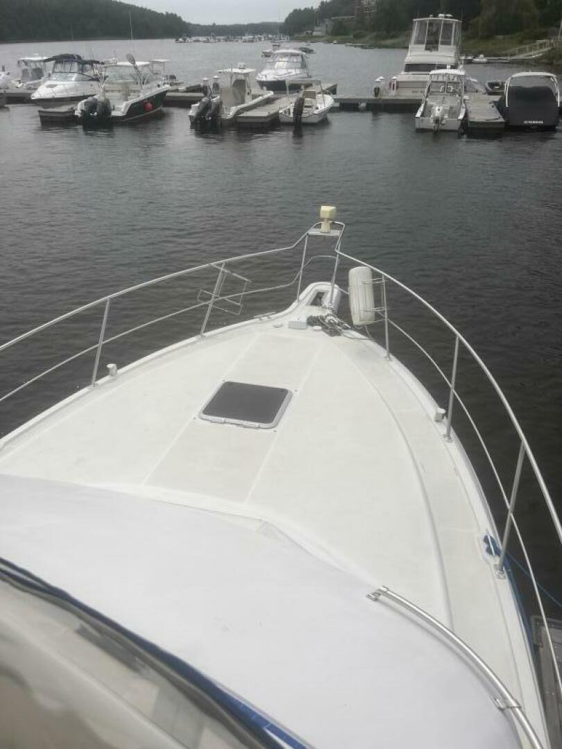1994 Carver Aft Cabin Motor Yacht - Image 9